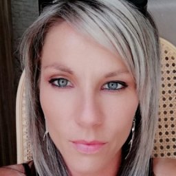 see bisexual amorous girl ChloeCoquine, Attachiante chipie ,  mon petit papillon que jaime :) while playing porn game online