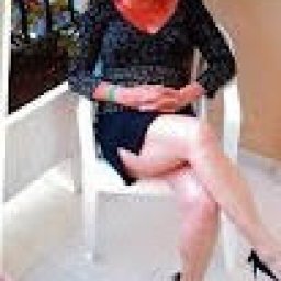 free cybersex experience with bisexual erotic girl Appoline66, france, femme francaise  mature qui aime samuser.et les cadeaux .