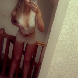 enjoy virtual sex games with mates like heterosexual garrulous girl Yanna66, Poland, lets chat first then so i can know how to pleasure you better 