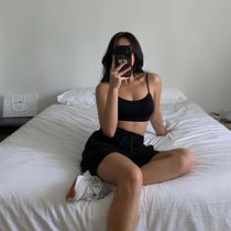 virtual sex and dating with people like bisexual sex maniac girl Bunny_lily, Canada, i love doggy and getting face fucked. 